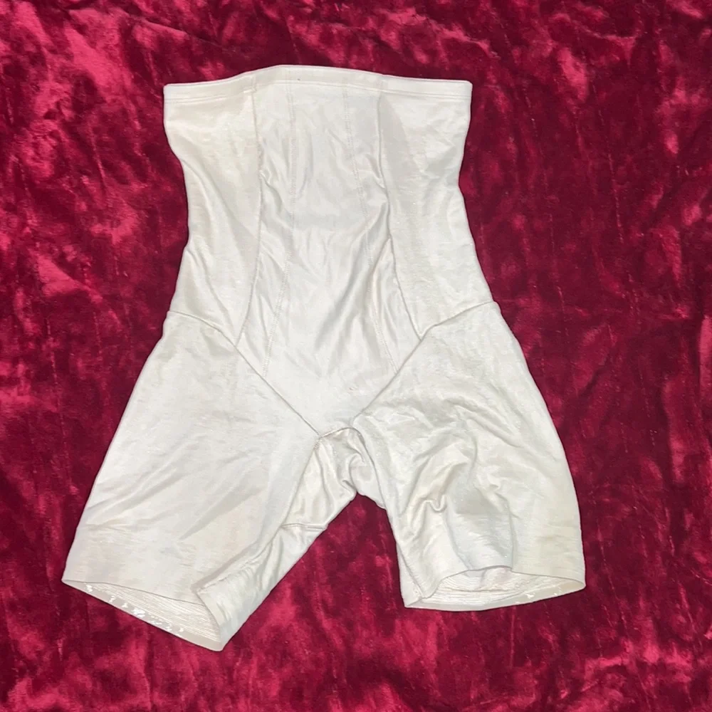 Bundle of three different body slimming shape wear undergarments all size large - Picture 7 of 10